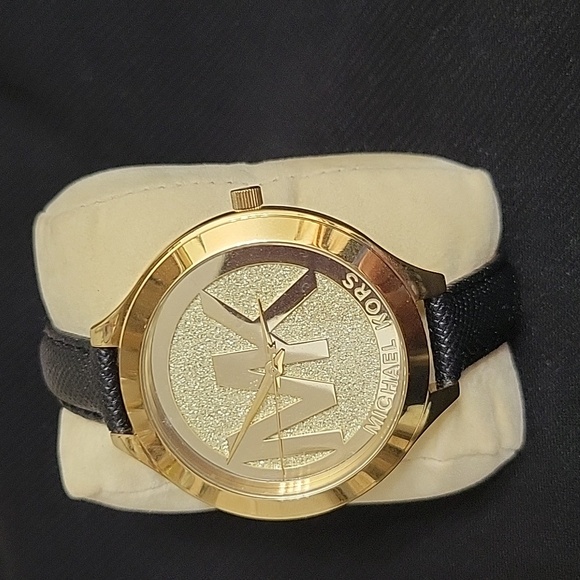 Watch - Picture 1 of 2